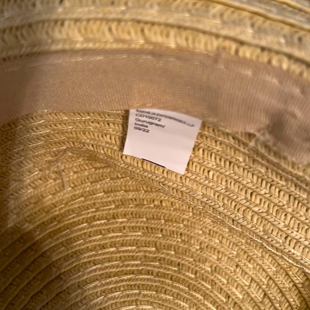 New Adorable Sun Dress for Girl 3 to 4 years old, with Sunhat, Tommy Bahama - Picture 7 of 11